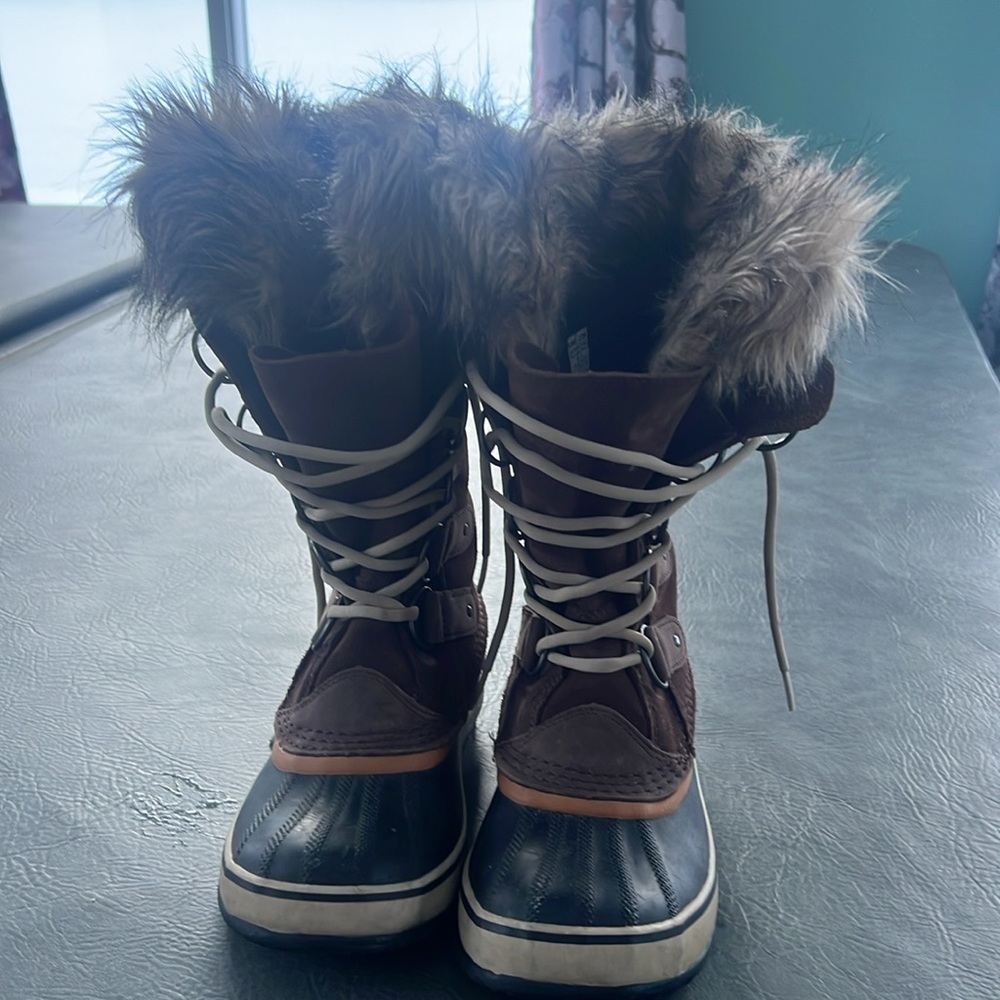 Sorrel size 8 boots - Picture 6 of 6
